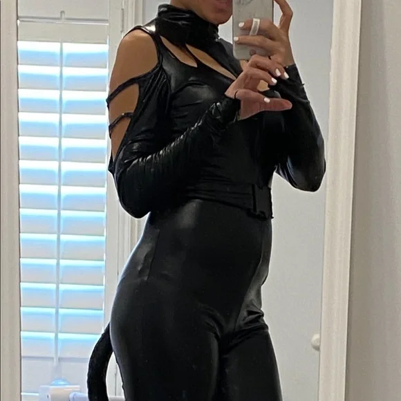 Cat Woman Costume - Picture 8 of 11